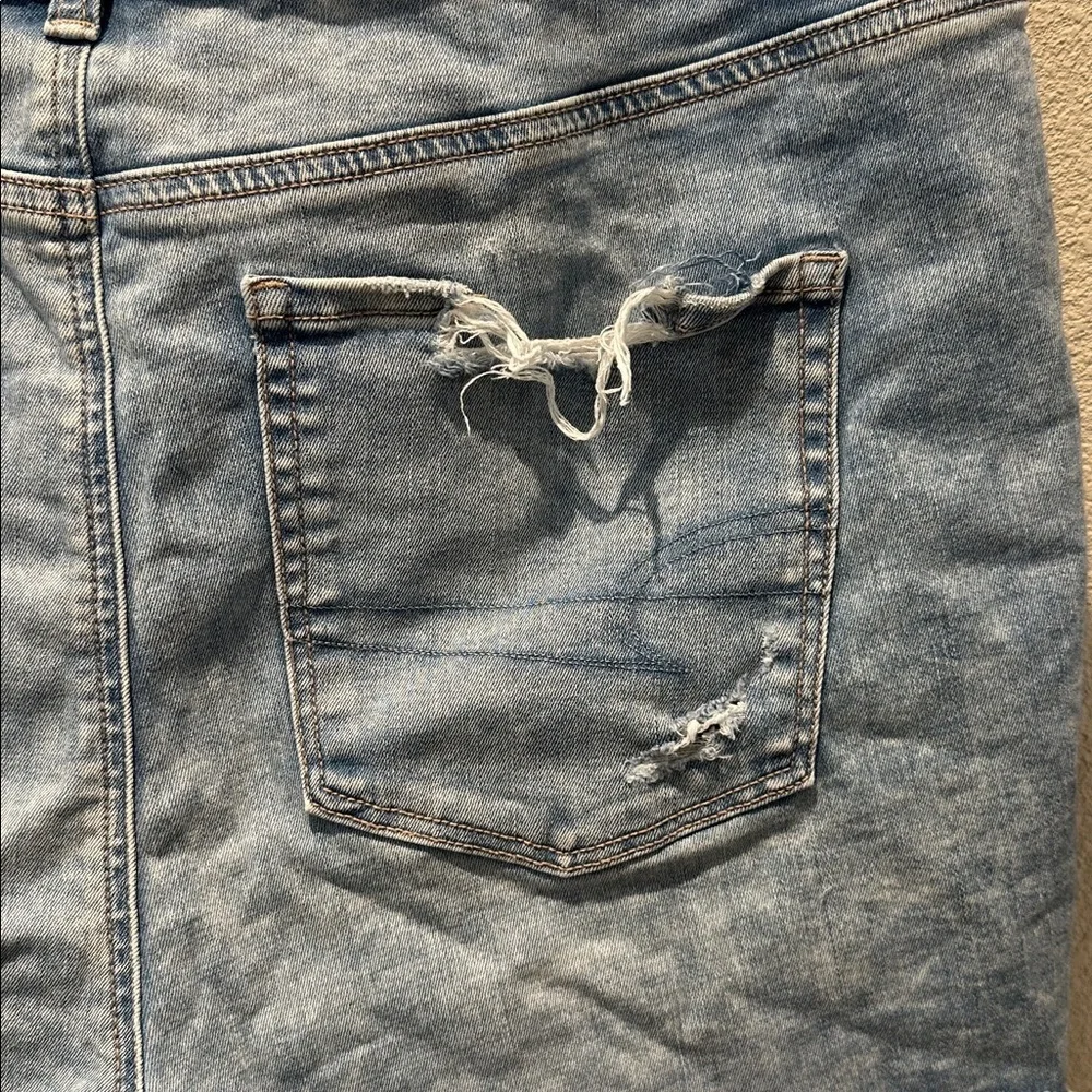 American Eagle Outfitters Light Blue Distressed Jean Shorts Size 18 - Picture 6 of 8